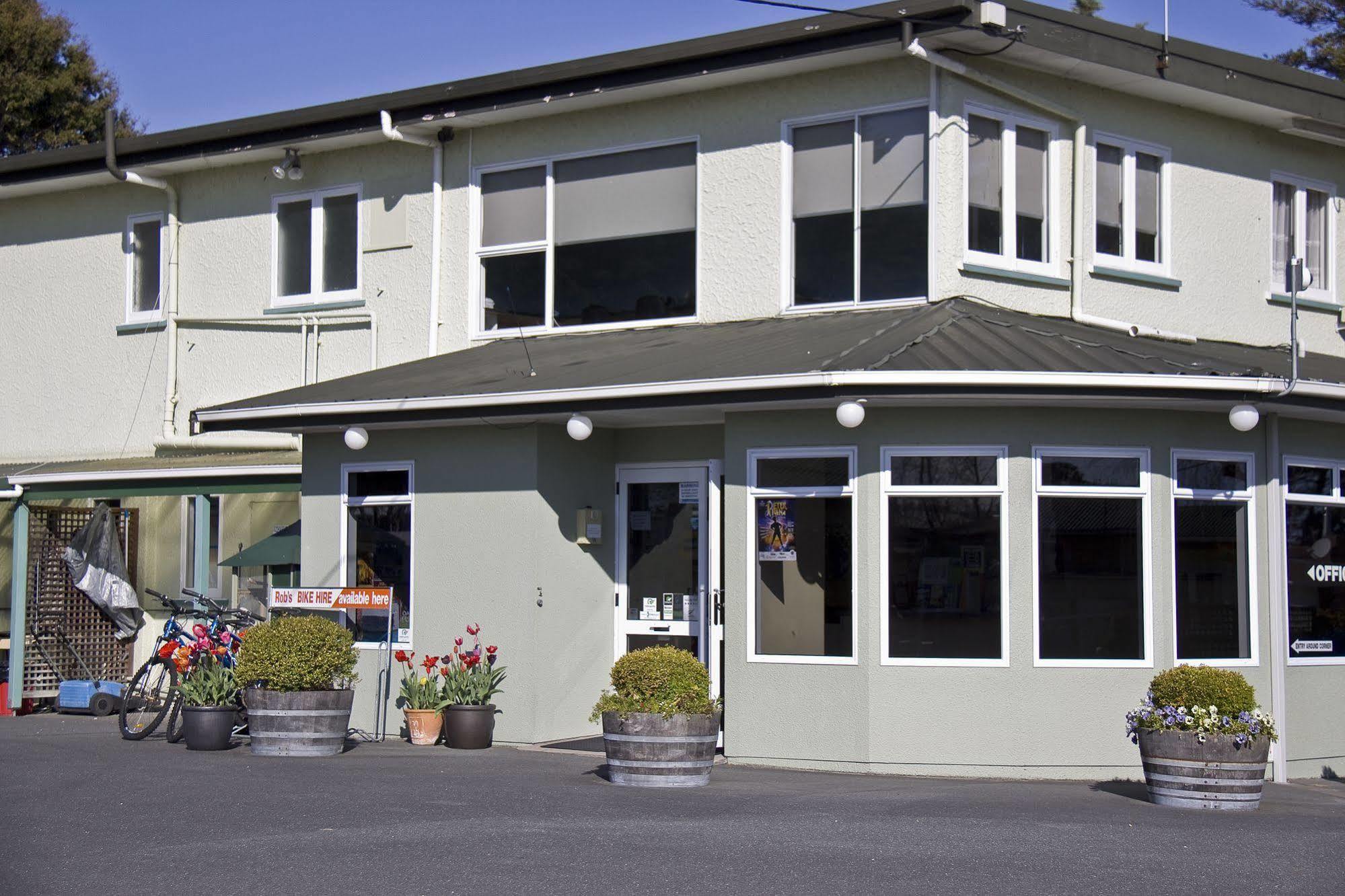 Taupo Top 10 Holiday Park Экстерьер фото