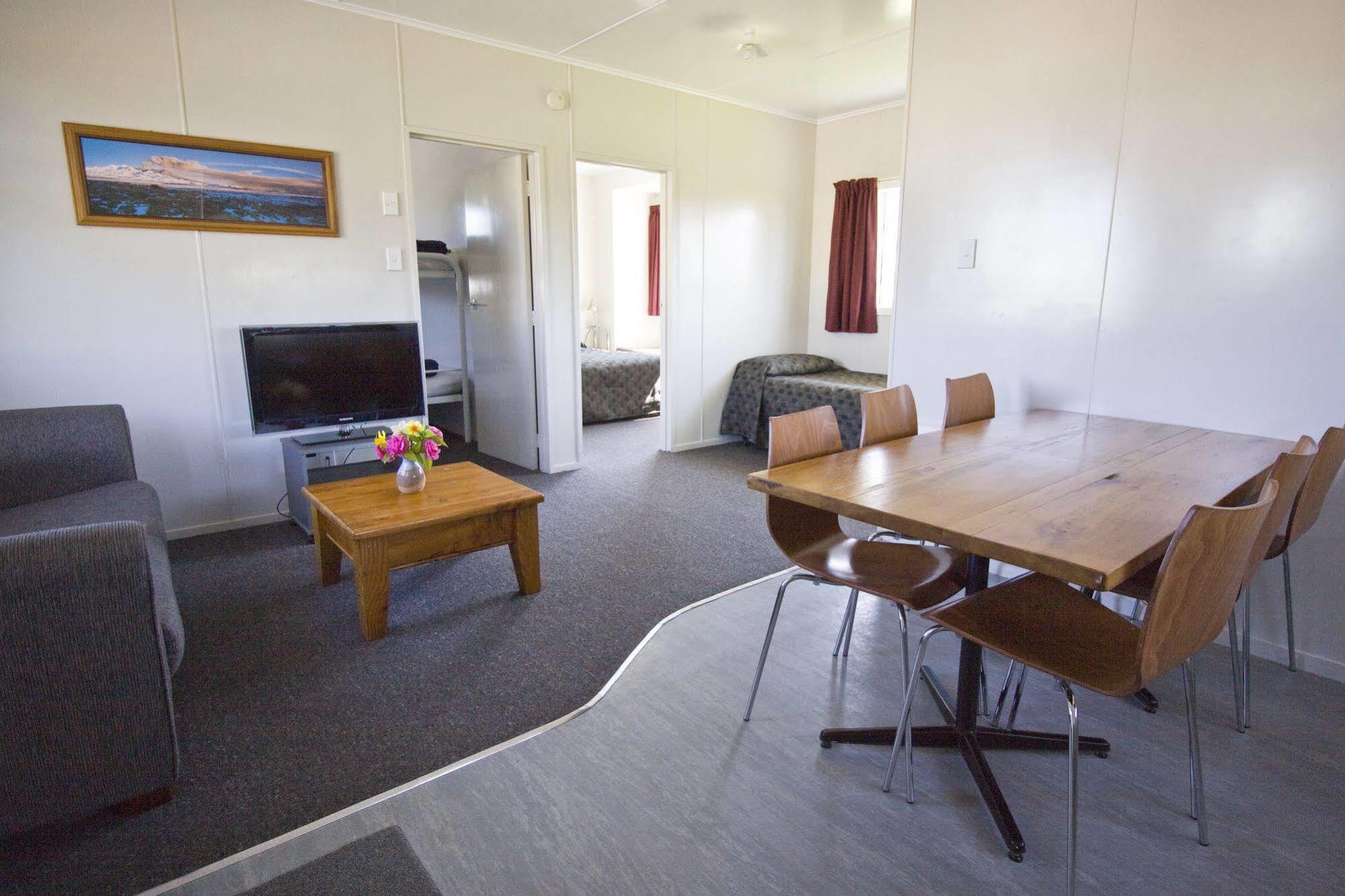 Taupo Top 10 Holiday Park Экстерьер фото