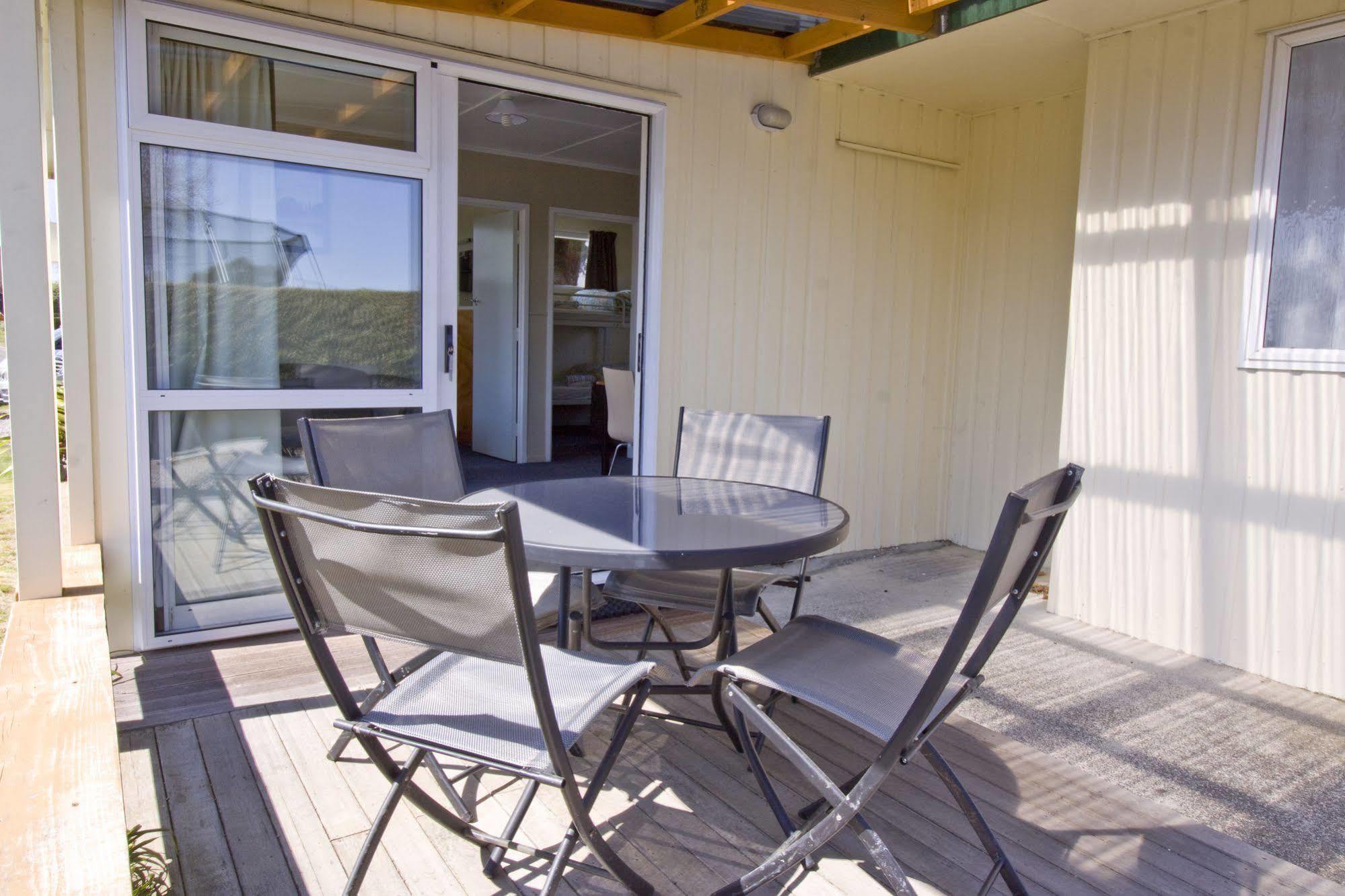 Taupo Top 10 Holiday Park Экстерьер фото