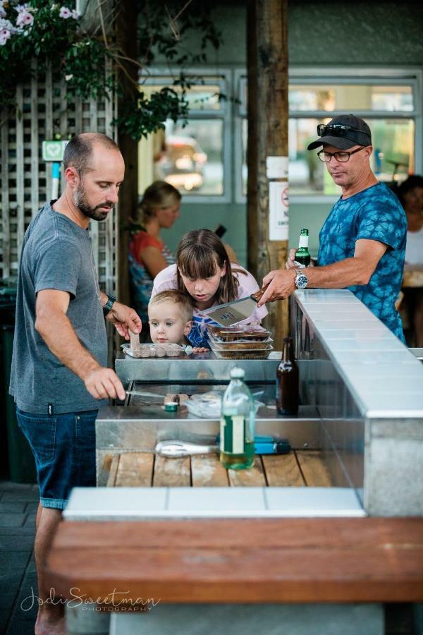 Taupo Top 10 Holiday Park Экстерьер фото