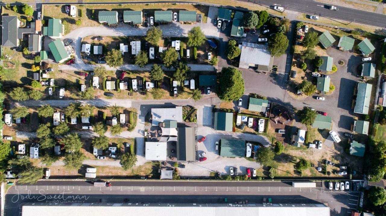 Taupo Top 10 Holiday Park Экстерьер фото