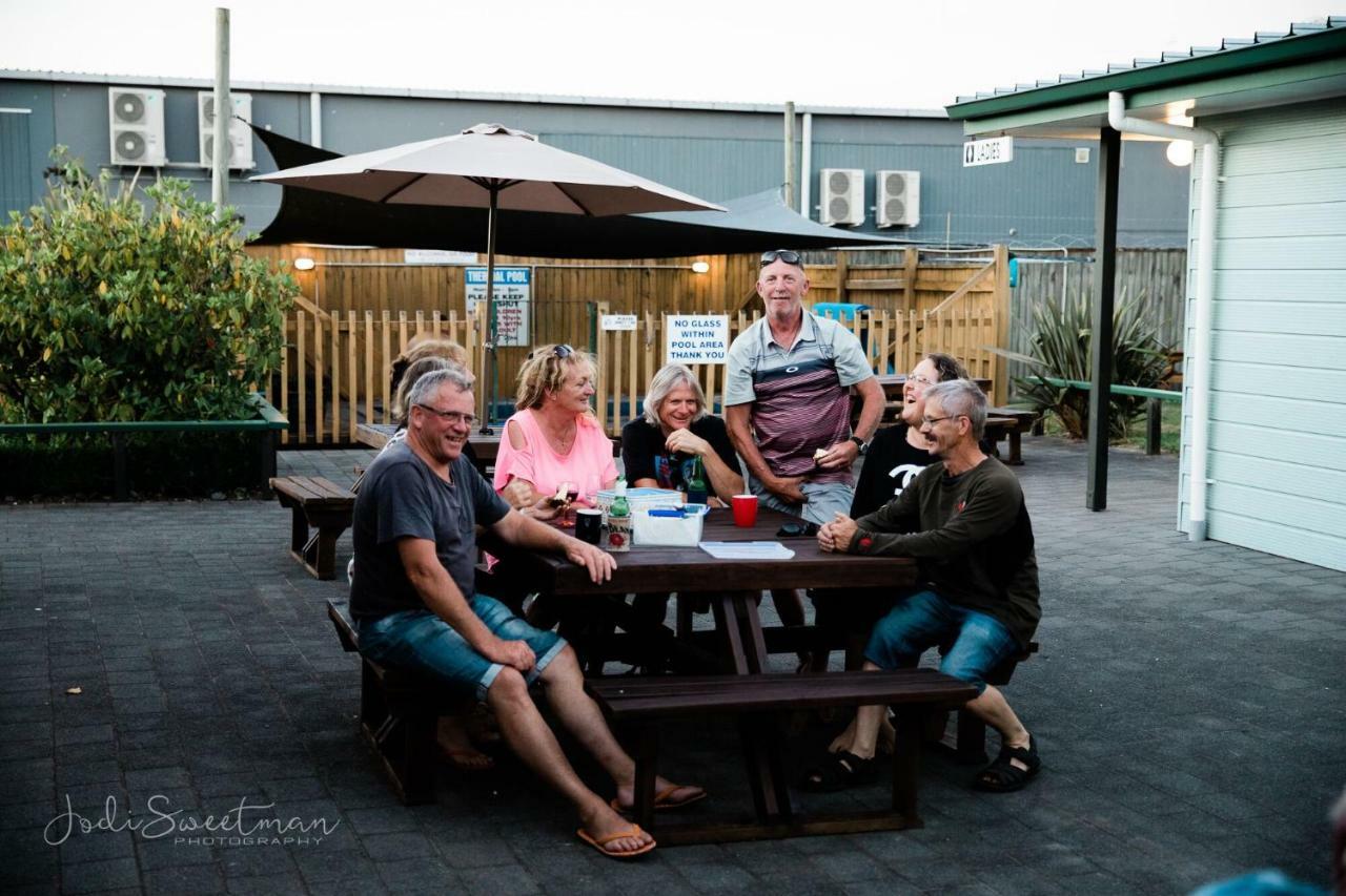 Taupo Top 10 Holiday Park Экстерьер фото